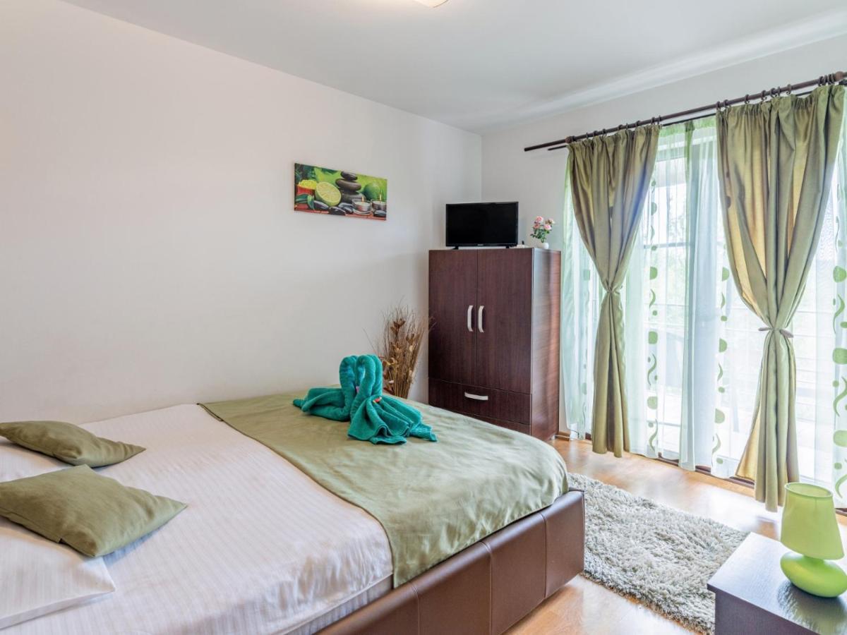 Casuta Cu Trandafiri Hotel Szlanik Kültér fotó