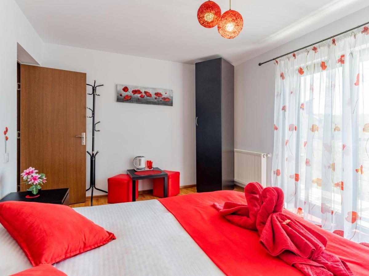 Casuta Cu Trandafiri Hotel Szlanik Kültér fotó