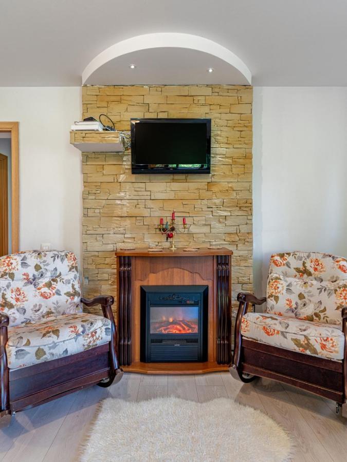 Casuta Cu Trandafiri Hotel Szlanik Kültér fotó