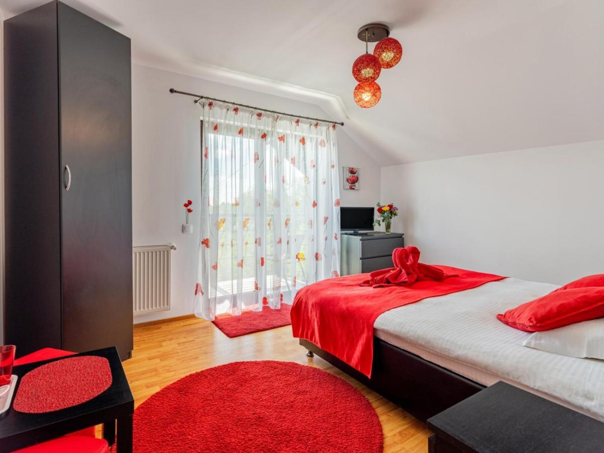 Casuta Cu Trandafiri Hotel Szlanik Kültér fotó