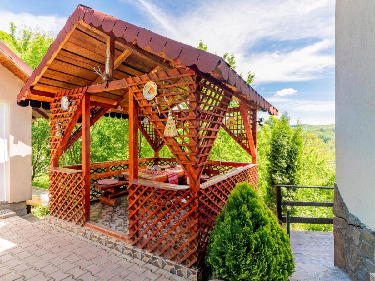 Casuta Cu Trandafiri Hotel Szlanik Kültér fotó