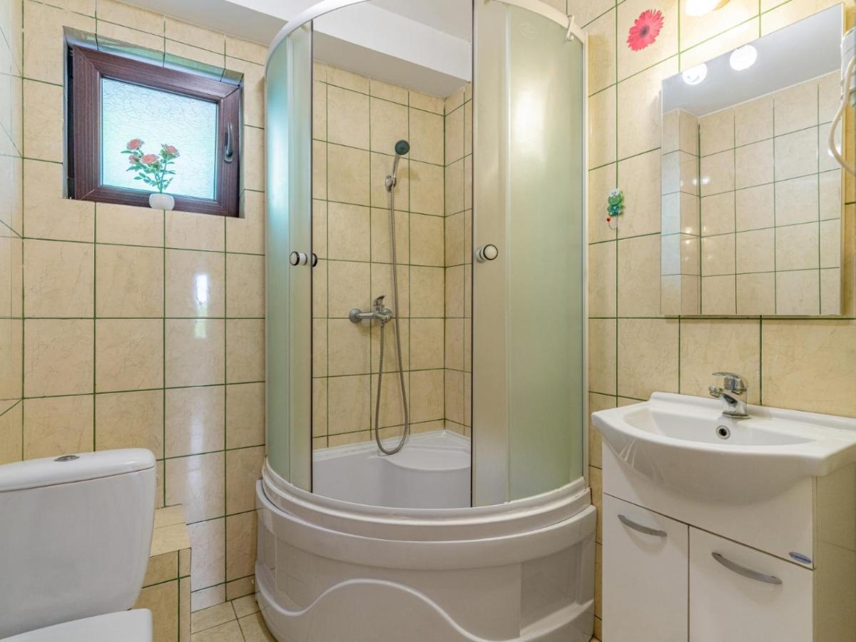 Casuta Cu Trandafiri Hotel Szlanik Kültér fotó