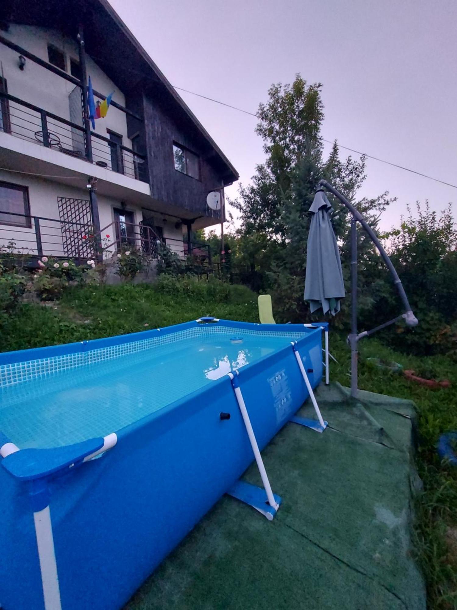 Casuta Cu Trandafiri Hotel Szlanik Kültér fotó